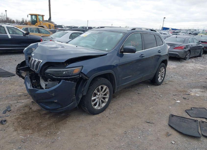 Photo 2 of 2019 Jeep Cherokee LATITUDE 4X4 (VIN 1C4PJMCB5KD412717)