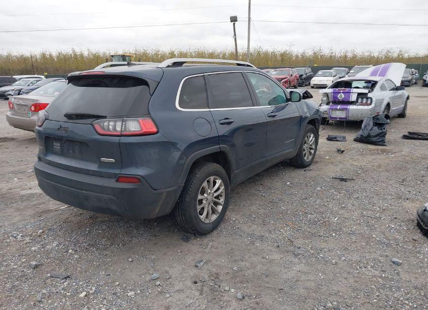 Photo 4 of 2019 Jeep Cherokee LATITUDE 4X4 (VIN 1C4PJMCB5KD412717)
