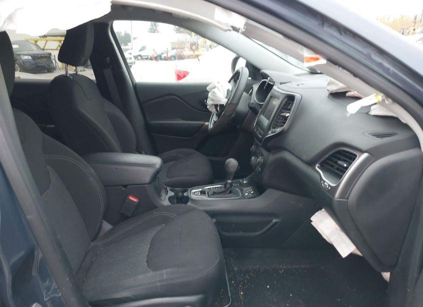 Photo 5 of 2019 Jeep Cherokee LATITUDE 4X4 (VIN 1C4PJMCB5KD412717)