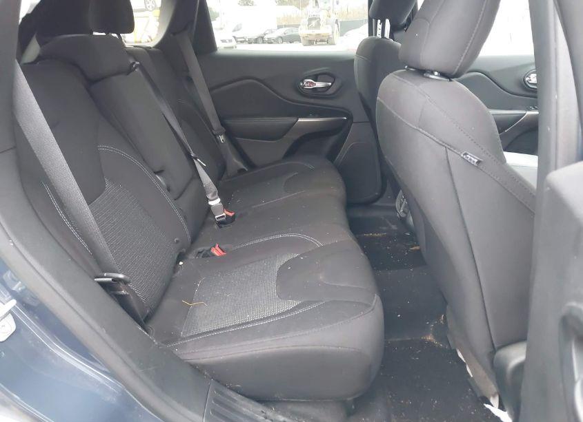 Photo 8 of 2019 Jeep Cherokee LATITUDE 4X4 (VIN 1C4PJMCB5KD412717)