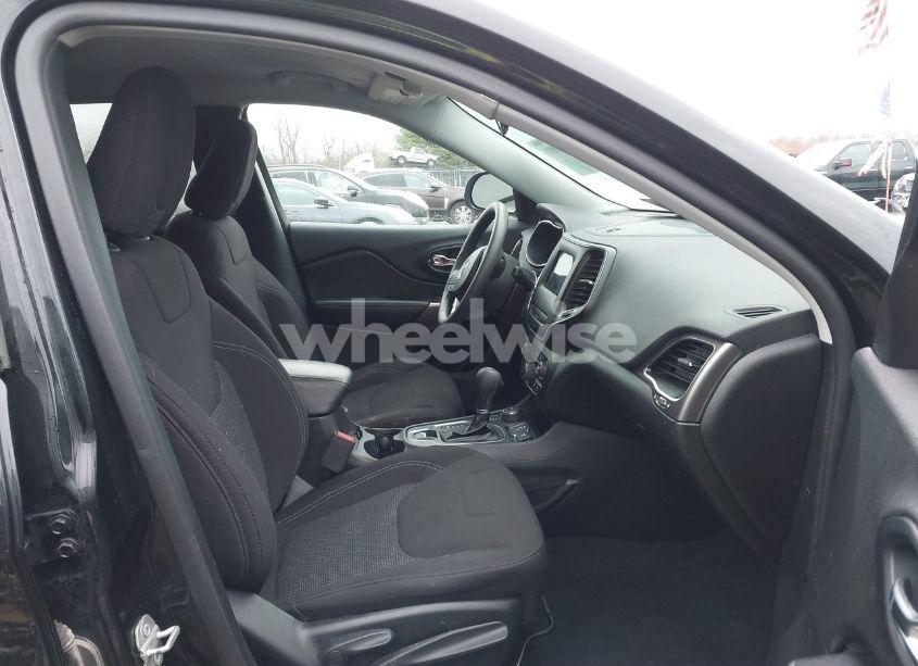 Photo 5 of 2020 Jeep Cherokee LATITUDE 4X4 (VIN 1C4PJMCB5LD574980)