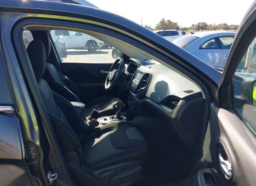 Photo 5 of 2014 Jeep Cherokee LATITUDE (VIN 1C4PJMCB6EW186289)