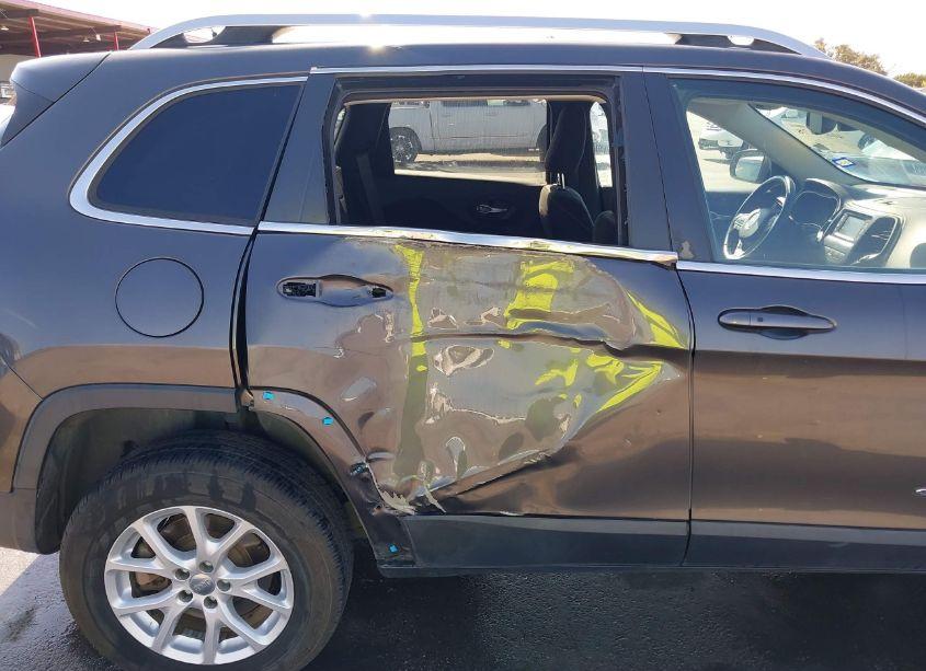 Photo 6 of 2014 Jeep Cherokee LATITUDE (VIN 1C4PJMCB6EW186289)