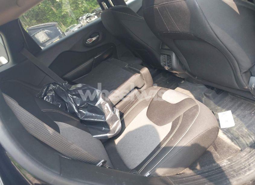 Photo 8 of 2014 Jeep Cherokee LATITUDE (VIN 1C4PJMCB6EW281936)