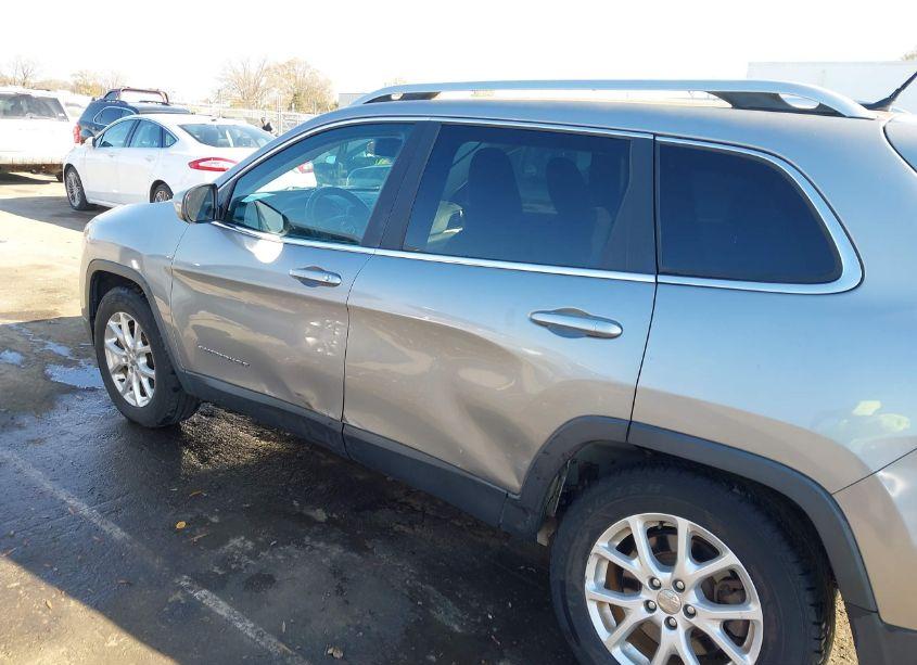 Photo 14 of 2015 Jeep Cherokee LATITUDE (VIN 1C4PJMCB6FW512805)