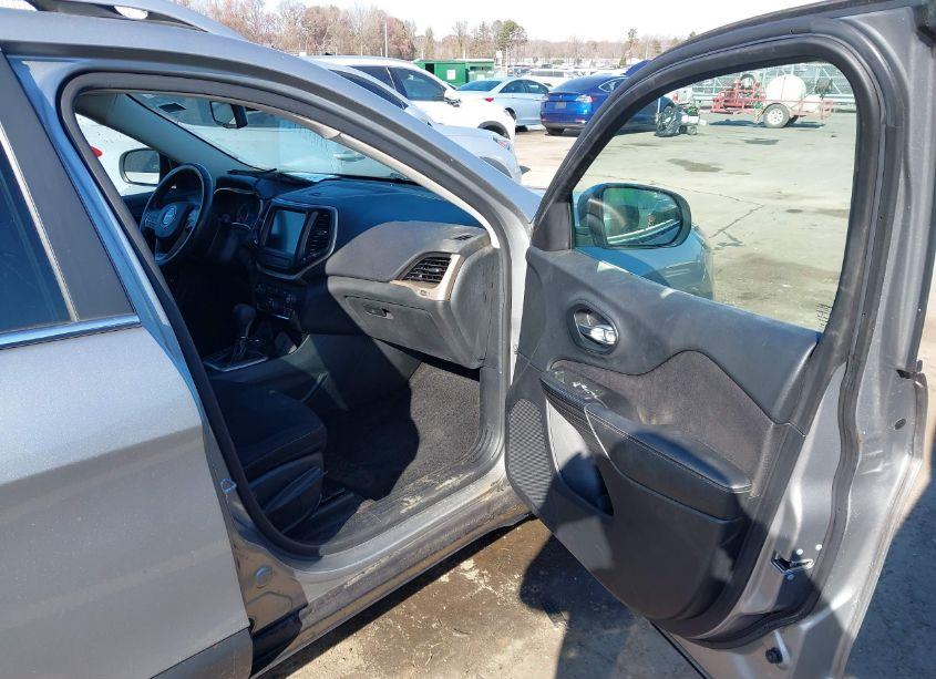 Photo 5 of 2015 Jeep Cherokee LATITUDE (VIN 1C4PJMCB6FW512805)