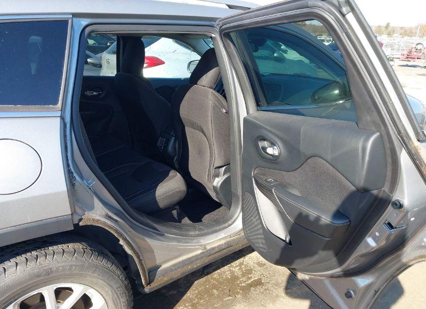 Photo 8 of 2015 Jeep Cherokee LATITUDE (VIN 1C4PJMCB6FW512805)