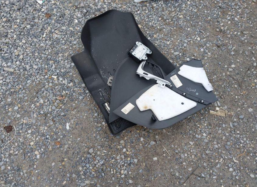 Photo 12 of 2015 Jeep Cherokee LATITUDE (VIN 1C4PJMCB6FW556691)