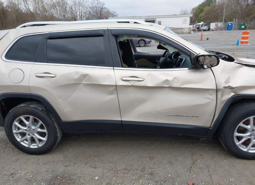 Photo 15 of 2015 Jeep Cherokee LATITUDE (VIN 1C4PJMCB6FW556691)