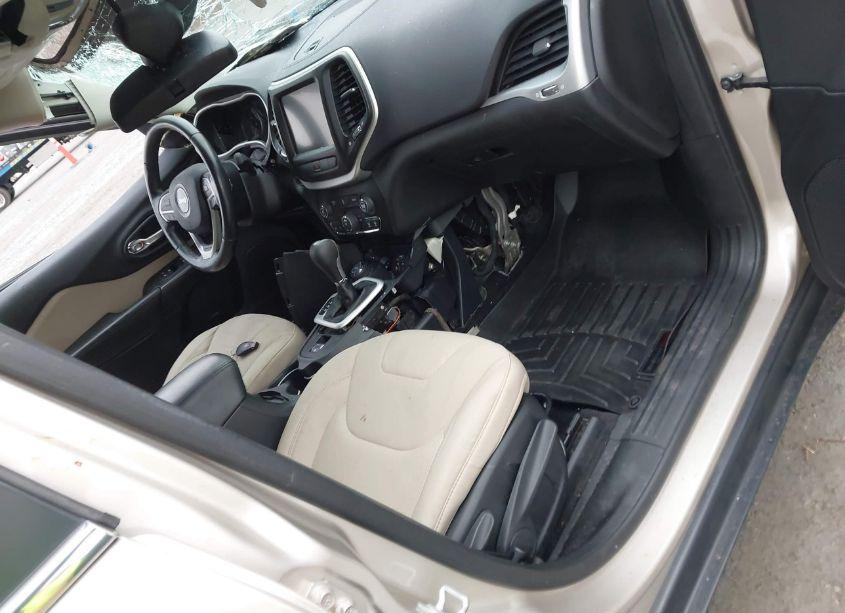 Photo 5 of 2015 Jeep Cherokee LATITUDE (VIN 1C4PJMCB6FW556691)