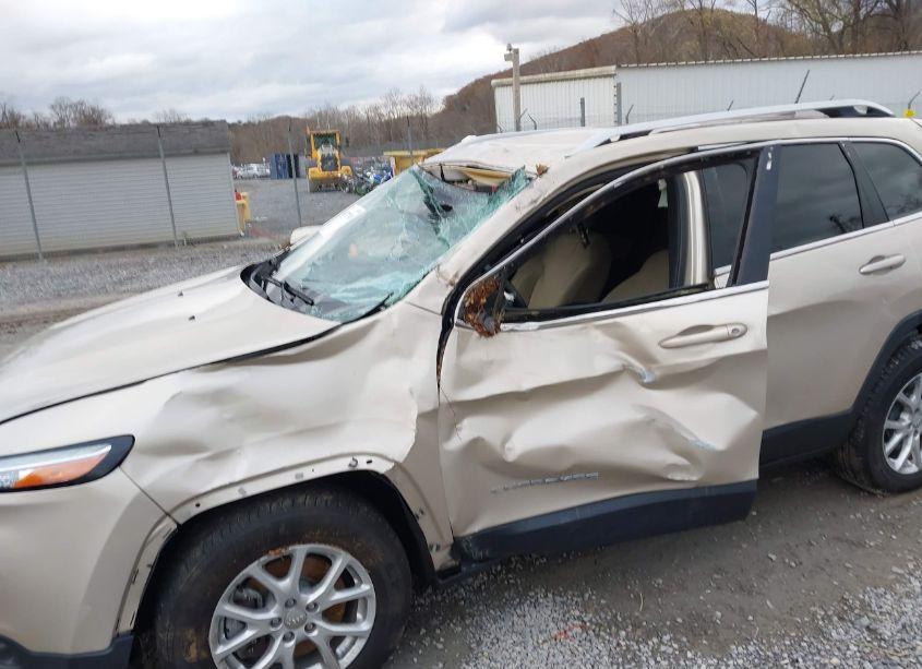 Photo 6 of 2015 Jeep Cherokee LATITUDE (VIN 1C4PJMCB6FW556691)