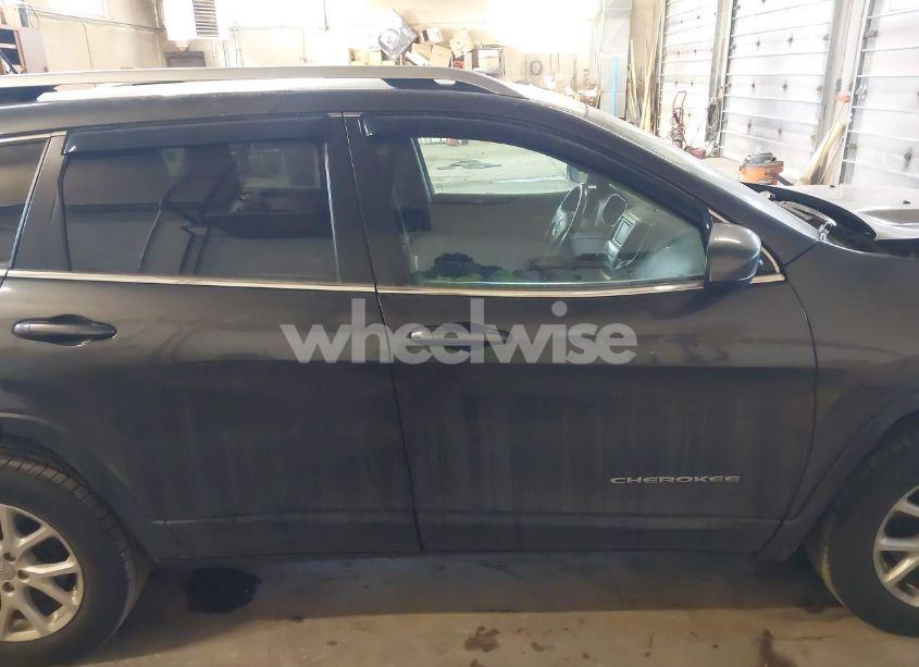 Photo 13 of 2015 Jeep Cherokee LATITUDE (VIN 1C4PJMCB6FW605226)