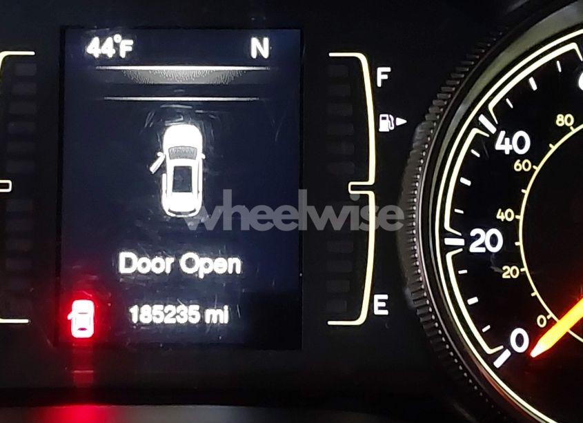 Photo 15 of 2015 Jeep Cherokee LATITUDE (VIN 1C4PJMCB6FW605226)