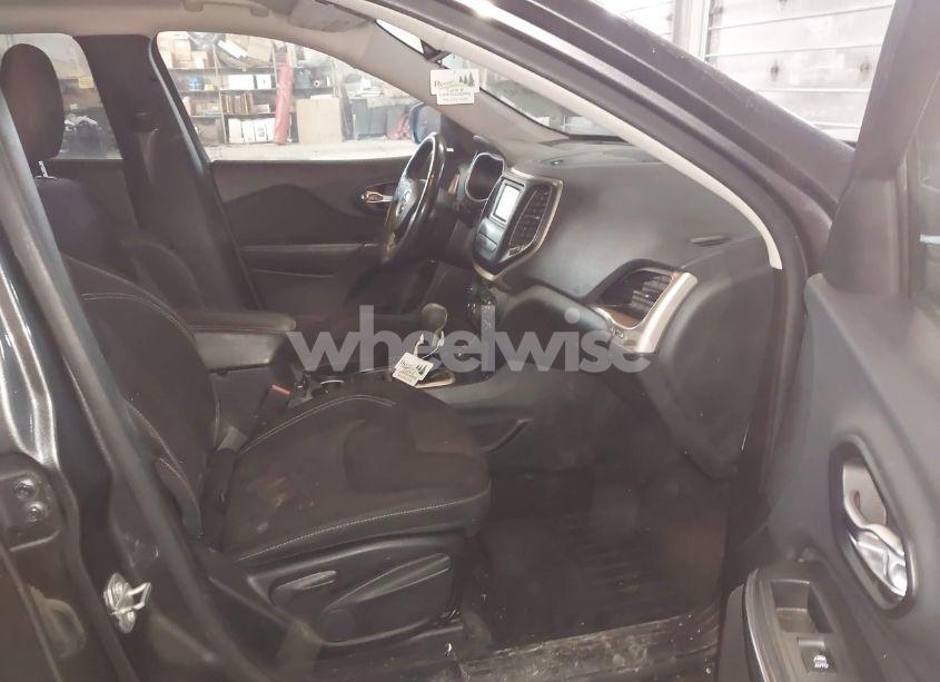 Photo 5 of 2015 Jeep Cherokee LATITUDE (VIN 1C4PJMCB6FW605226)