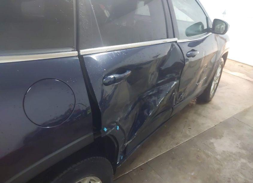 Photo 18 of 2015 Jeep Cherokee LATITUDE (VIN 1C4PJMCB6FW652577)