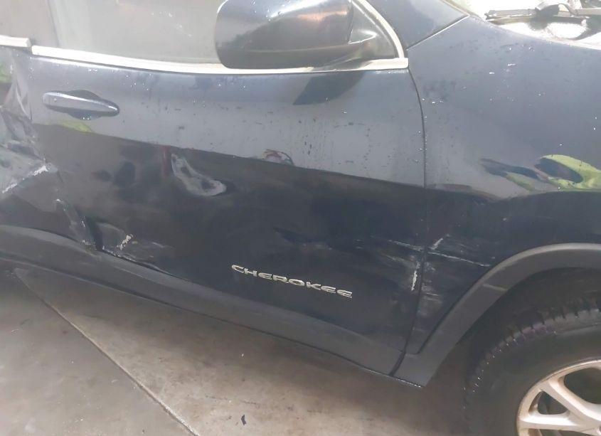 Photo 19 of 2015 Jeep Cherokee LATITUDE (VIN 1C4PJMCB6FW652577)