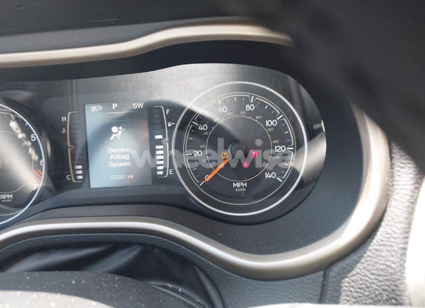 Photo 18 of 2015 Jeep Cherokee LATITUDE (VIN 1C4PJMCB6FW661635)