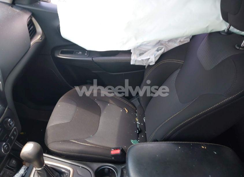 Photo 5 of 2015 Jeep Cherokee LATITUDE (VIN 1C4PJMCB6FW661635)