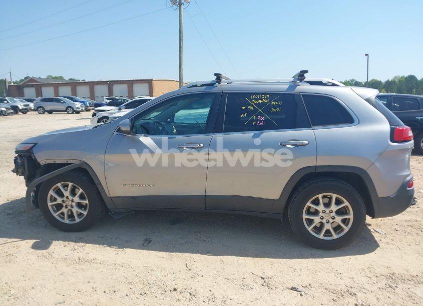 Photo 14 of 2015 Jeep Cherokee LATITUDE (VIN 1C4PJMCB6FW691816)