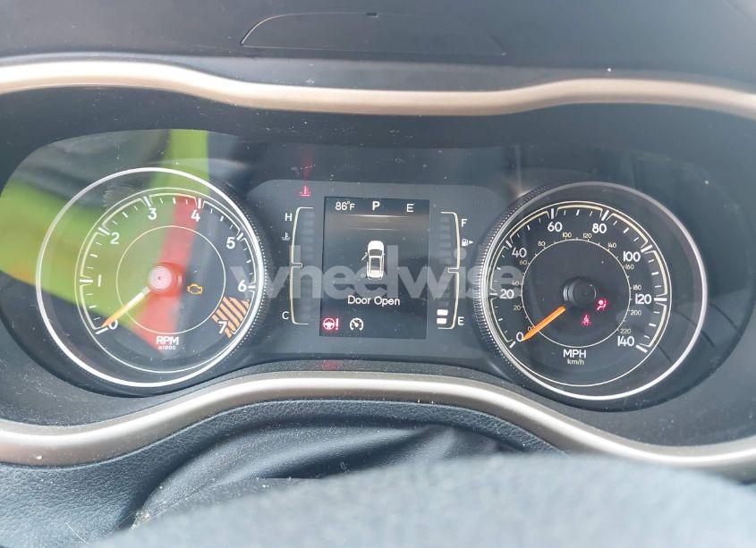 Photo 7 of 2015 Jeep Cherokee LATITUDE (VIN 1C4PJMCB6FW691816)