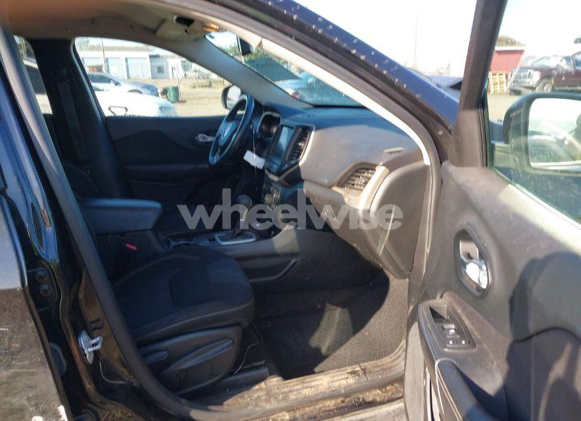 Photo 5 of 2015 Jeep Cherokee LATITUDE (VIN 1C4PJMCB6FW709229)