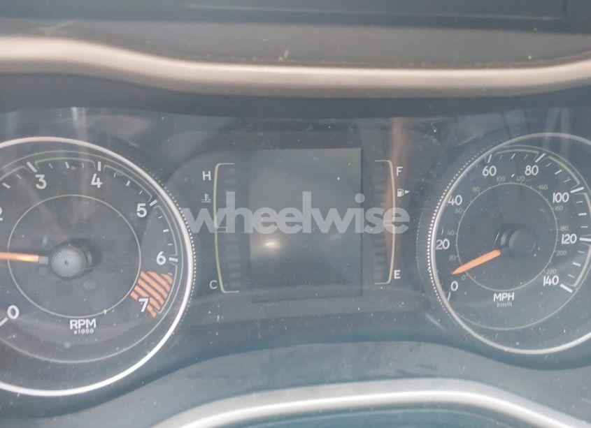 Photo 15 of 2015 Jeep Cherokee LATITUDE (VIN 1C4PJMCB6FW777515)