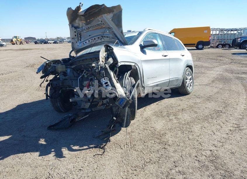 Photo 2 of 2015 Jeep Cherokee LATITUDE (VIN 1C4PJMCB6FW777515)