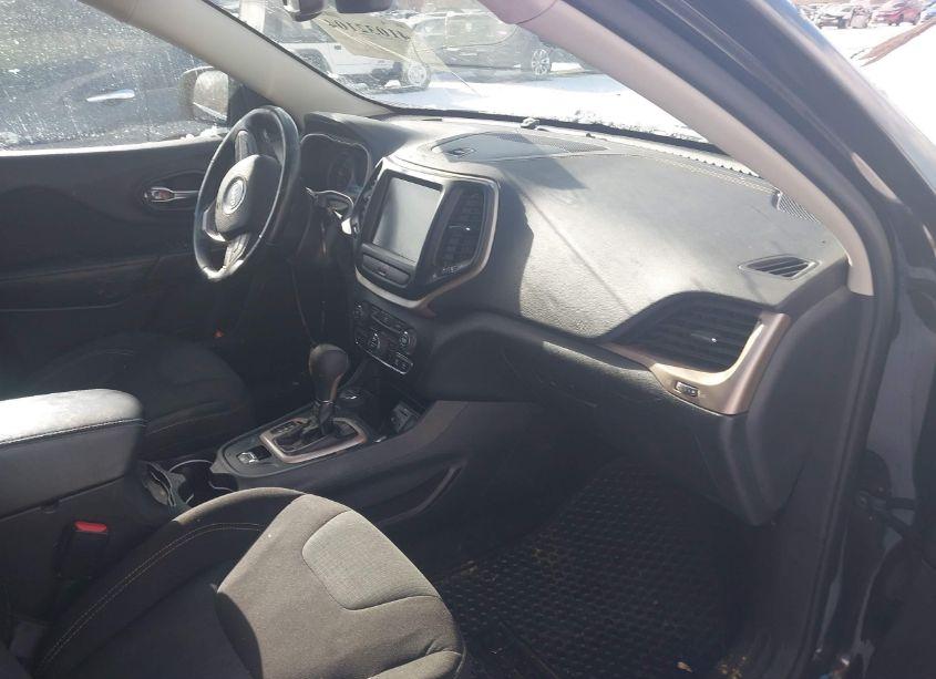 Photo 5 of 2015 Jeep Cherokee LATITUDE (VIN 1C4PJMCB6FW789423)