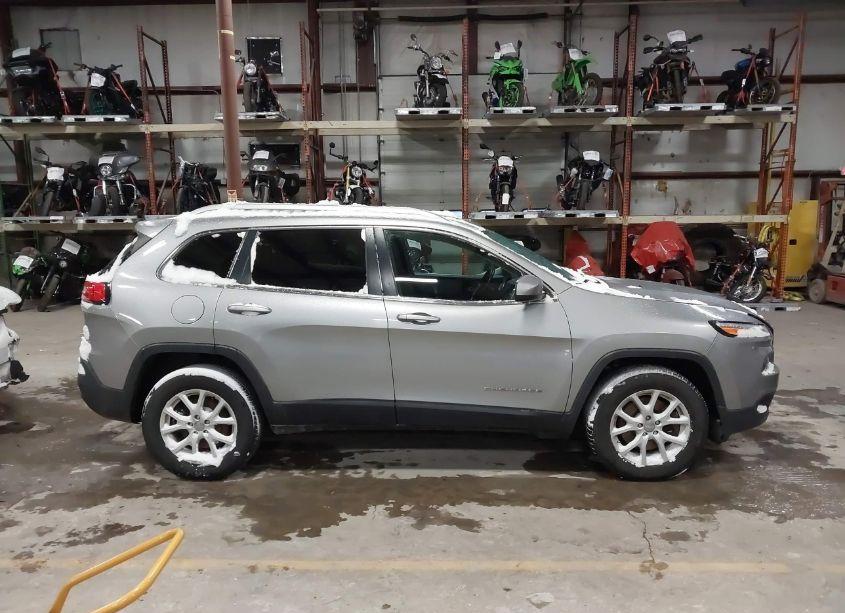 Photo 13 of 2016 Jeep Cherokee LATITUDE (VIN 1C4PJMCB6GW154915)