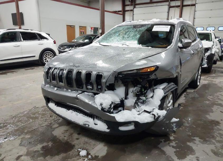 Photo 6 of 2016 Jeep Cherokee LATITUDE (VIN 1C4PJMCB6GW154915)