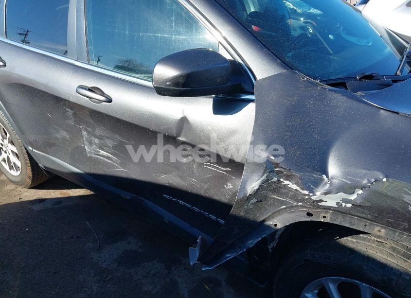 Photo 18 of 2016 Jeep Cherokee LATITUDE (VIN 1C4PJMCB6GW162187)