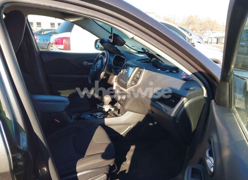 Photo 5 of 2016 Jeep Cherokee LATITUDE (VIN 1C4PJMCB6GW162187)