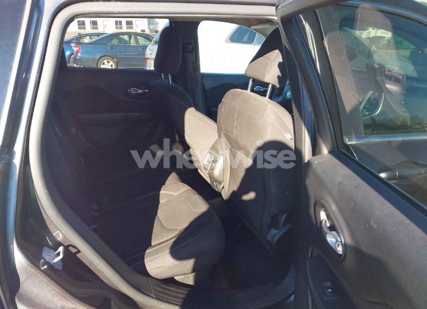 Photo 8 of 2016 Jeep Cherokee LATITUDE (VIN 1C4PJMCB6GW162187)