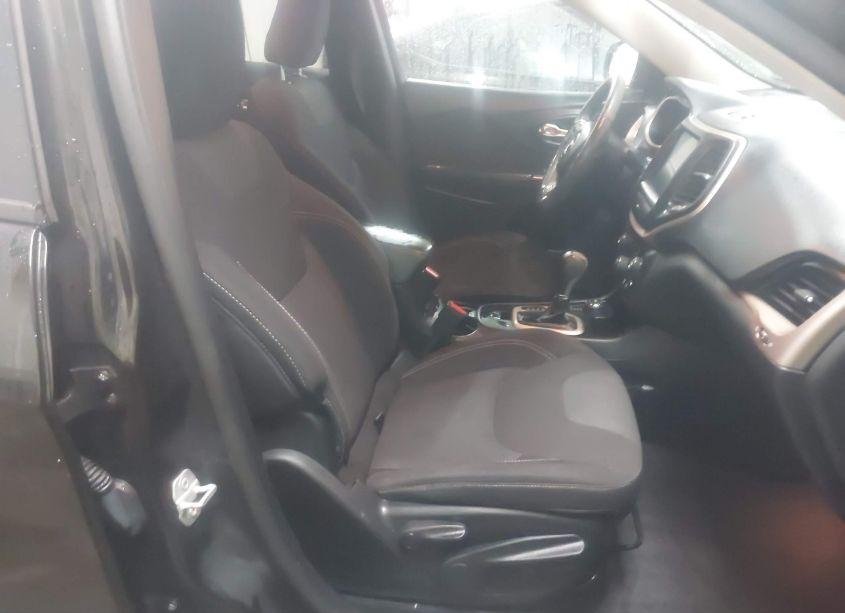 Photo 5 of 2016 Jeep Cherokee ALTITUDE (VIN 1C4PJMCB6GW182052)