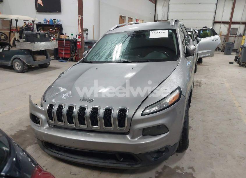 Photo 12 of 2016 Jeep Cherokee LATITUDE (VIN 1C4PJMCB6GW295404)