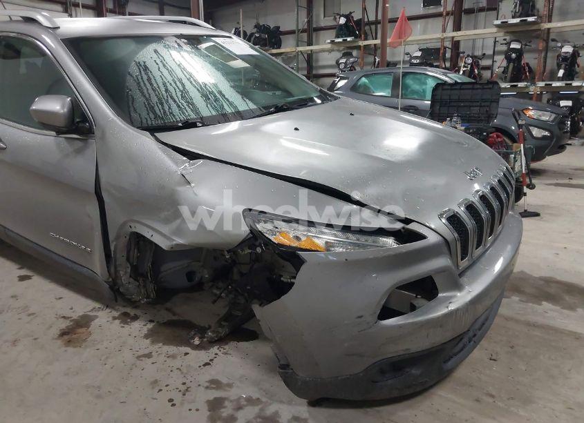 Photo 6 of 2016 Jeep Cherokee LATITUDE (VIN 1C4PJMCB6GW295404)