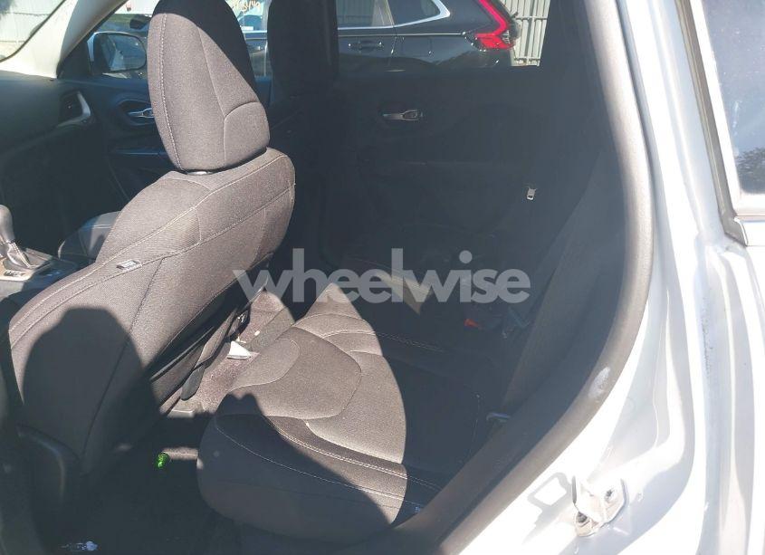 Photo 8 of 2017 Jeep Cherokee LATITUDE 4X4 (VIN 1C4PJMCB6HW506893)