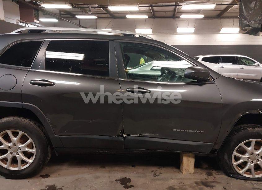 Photo 14 of 2017 Jeep Cherokee LATITUDE 4X4 (VIN 1C4PJMCB6HW512810)