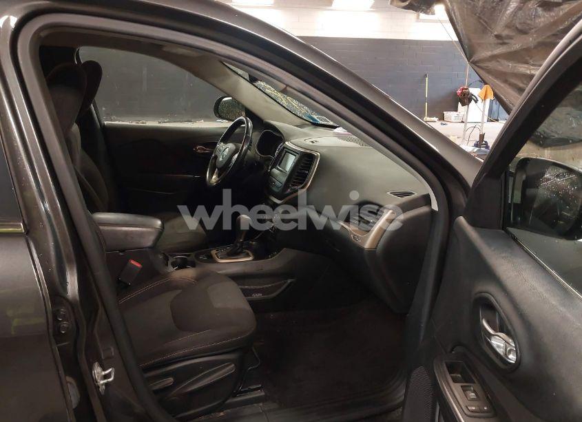 Photo 5 of 2017 Jeep Cherokee LATITUDE 4X4 (VIN 1C4PJMCB6HW512810)