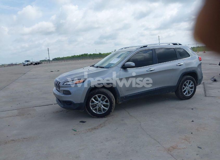 Photo 2 of 2017 Jeep Cherokee LATITUDE 4X4 (VIN 1C4PJMCB6HW524181)