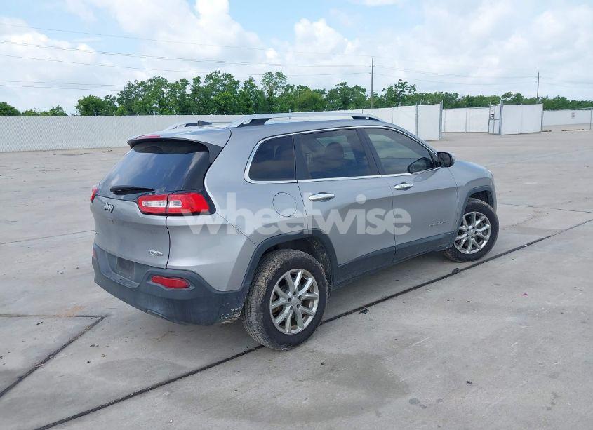 Photo 4 of 2017 Jeep Cherokee LATITUDE 4X4 (VIN 1C4PJMCB6HW524181)