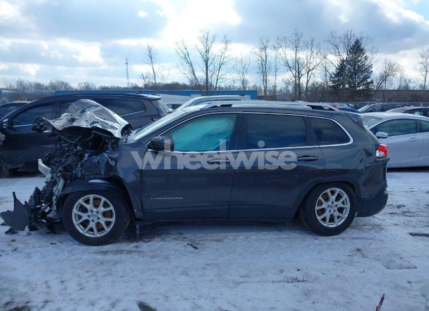 Photo 13 of 2017 Jeep Cherokee LATITUDE 4X4 (VIN 1C4PJMCB6HW639248)