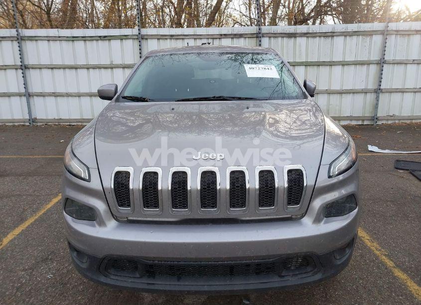 Photo 12 of 2018 Jeep Cherokee LATITUDE 4X4 (VIN 1C4PJMCB6JD569011)