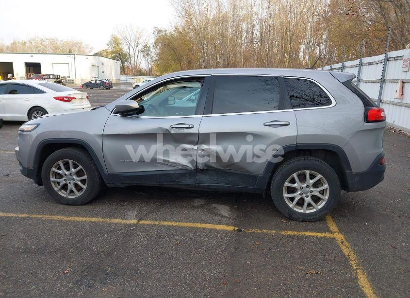 Photo 14 of 2018 Jeep Cherokee LATITUDE 4X4 (VIN 1C4PJMCB6JD569011)