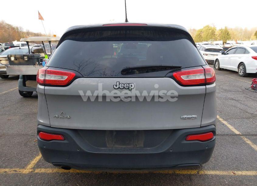 Photo 16 of 2018 Jeep Cherokee LATITUDE 4X4 (VIN 1C4PJMCB6JD569011)