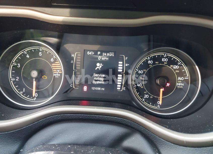 Photo 7 of 2018 Jeep Cherokee LATITUDE 4X4 (VIN 1C4PJMCB6JD569011)