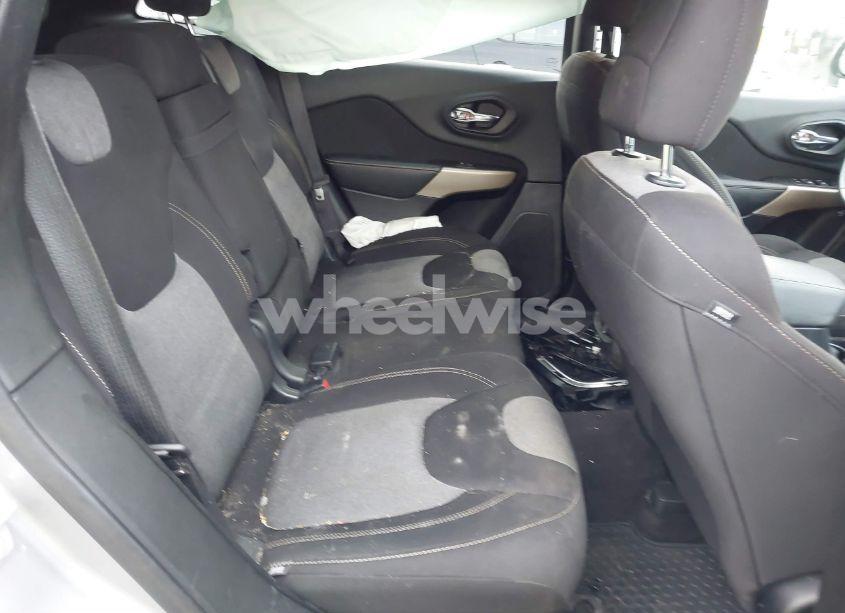 Photo 8 of 2018 Jeep Cherokee LATITUDE 4X4 (VIN 1C4PJMCB6JD569011)