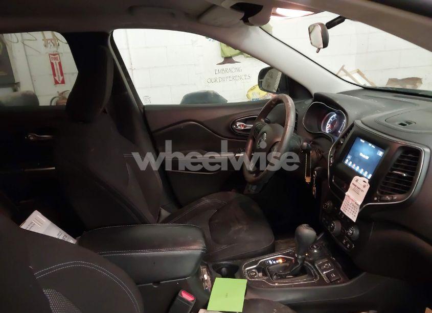 Photo 5 of 2020 Jeep Cherokee LATITUDE 4X4 (VIN 1C4PJMCB6LD651548)