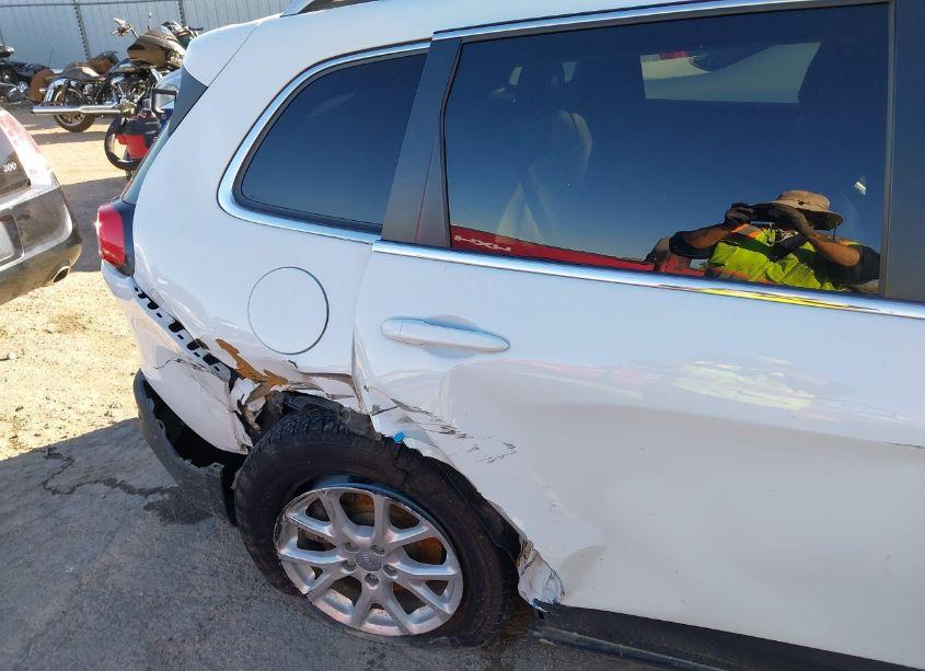 Photo 6 of 2014 Jeep Cherokee LATITUDE (VIN 1C4PJMCB7EW150580)