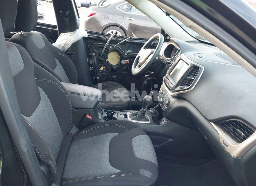 Photo 5 of 2014 Jeep Cherokee LATITUDE (VIN 1C4PJMCB7EW242823)